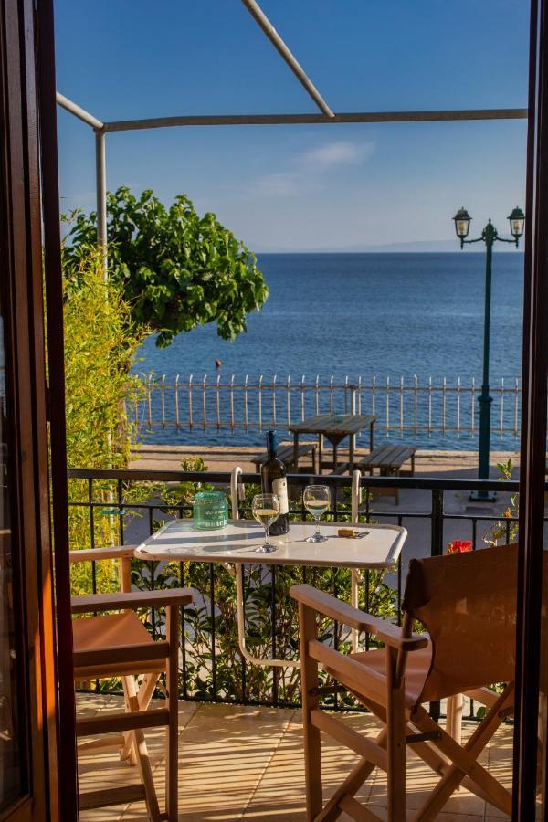 Notos Sea Front Apartment Glossa Exteriör bild