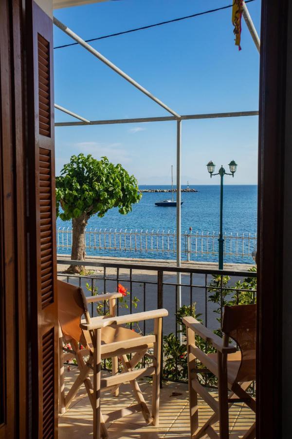 Notos Sea Front Apartment Glossa Exteriör bild